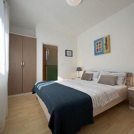 Stay In The Heart Of Porec - 50M To The Beach Bagian luar foto