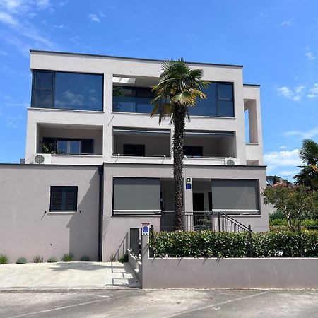 Stay In The Heart Of Porec - 50M To The Beach Bagian luar foto