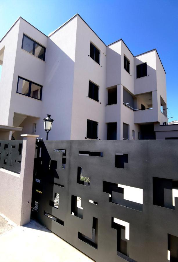 Stay In The Heart Of Porec - 50M To The Beach Bagian luar foto